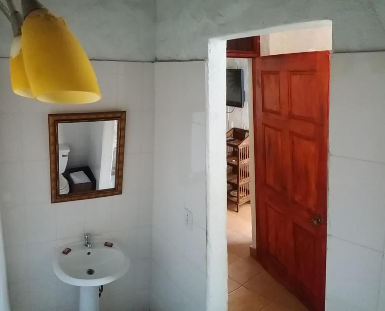 San Carlos Beach Inn エクステリア 写真